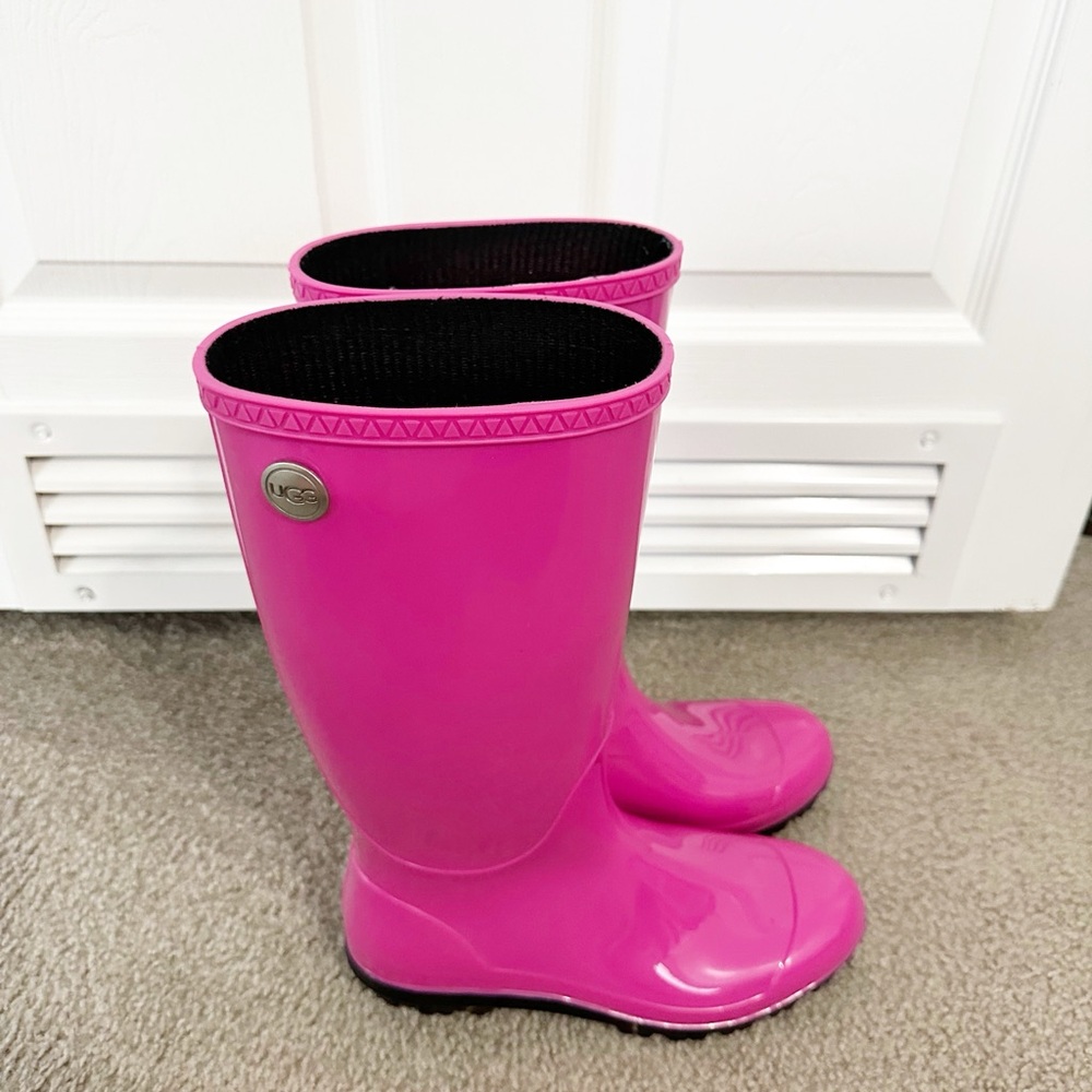 Hot pink Ugg rain boots size 8